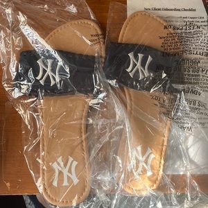 Brand New Yankees Women’s Sandals